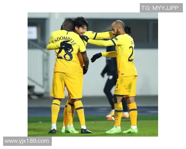 足球明星独特首饰饰品展示尽显风采与魅力的精彩瞬间